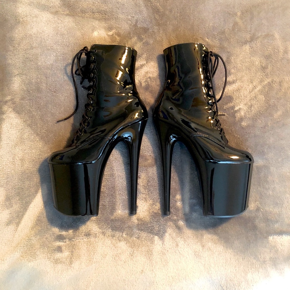 Like new Black patent leather Pleaser boots size 7